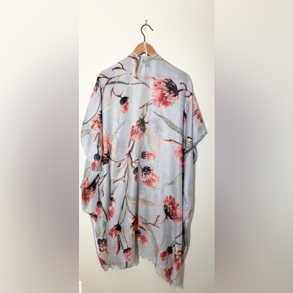 Modena Light Weight Floral Kimono - Picture 8 of 9